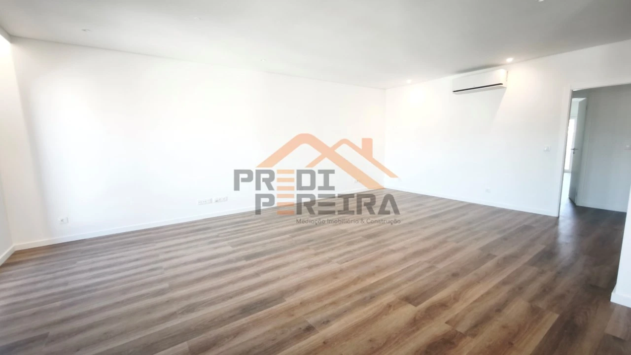 Apartamento T4 para Venda em Ramada e Caneças Foto 13