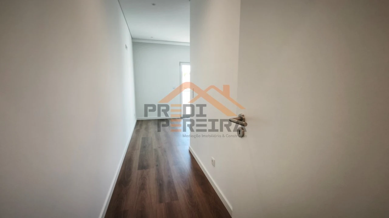 Apartamento T4 para Venda em Ramada e Caneças Foto 15