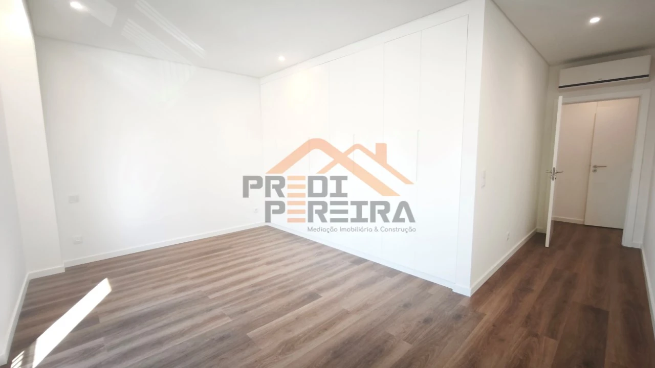 Apartamento T4 para Venda em Ramada e Caneças Foto 20