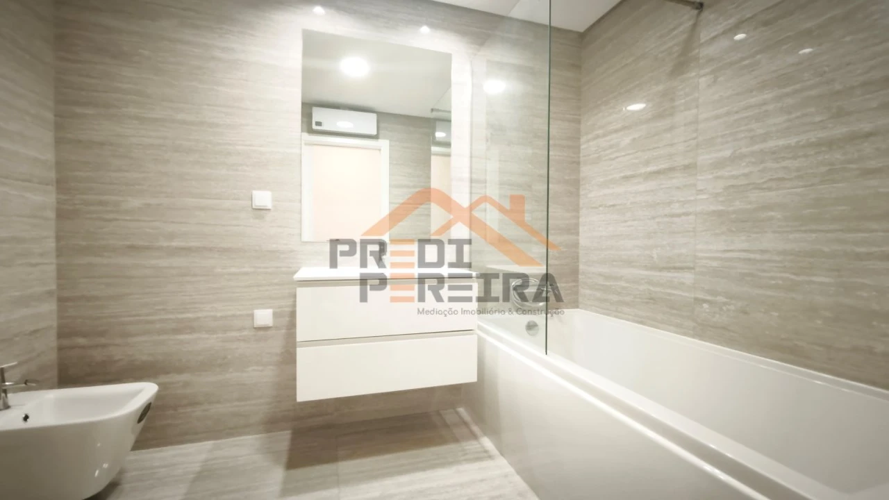 Apartamento T4 para Venda em Ramada e Caneças Foto 25