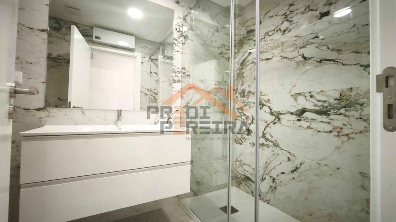Apartamento T4 para Venda em Ramada e Caneças Foto 27