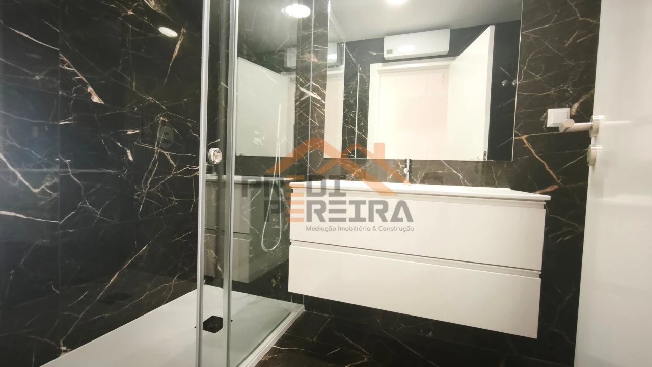 Apartamento T4 para Venda em Ramada e Caneças Foto 30