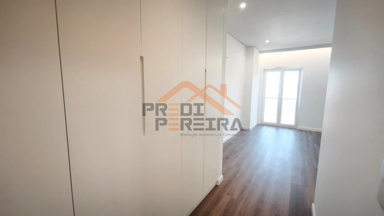 Apartamento T4 para Venda em Ramada e Caneças Foto 32