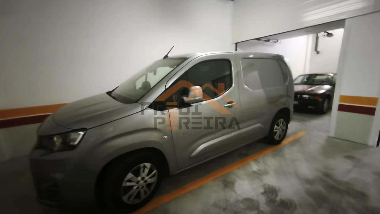 Apartamento T4 para Venda em Ramada e Caneças Foto 37