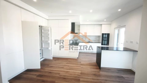 Apartamento T4 para Venda em Ramada e Caneças
