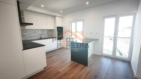 Apartamento T4 para Venda em Ramada e Caneças