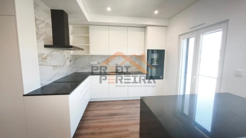 Apartamento T4 para Venda em Ramada e Caneças