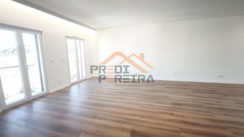 Apartamento T4 para Venda em Ramada e Caneças