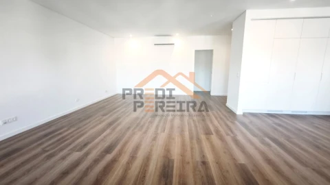 Apartamento T4 para Venda em Ramada e Caneças