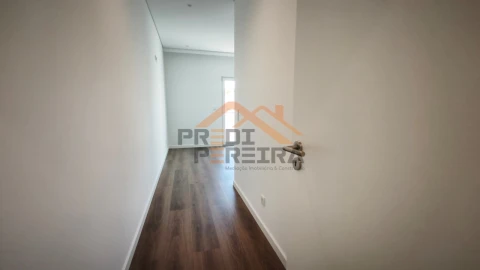 Apartamento T4 para Venda em Ramada e Caneças
