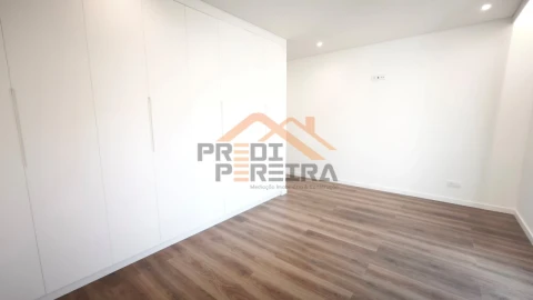 Apartamento T4 para Venda em Ramada e Caneças