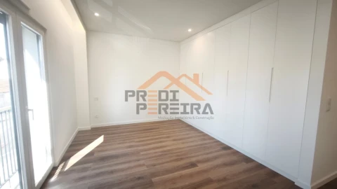 Apartamento T4 para Venda em Ramada e Caneças