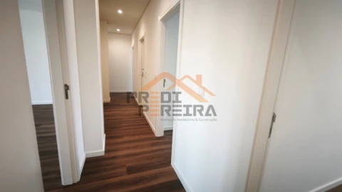 Apartamento T4 para Venda em Ramada e Caneças