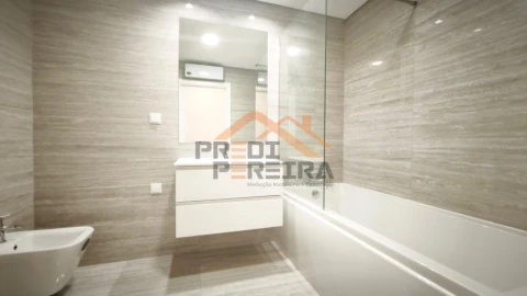 Apartamento T4 para Venda em Ramada e Caneças