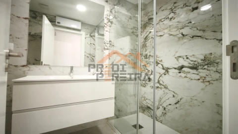 Apartamento T4 para Venda em Ramada e Caneças