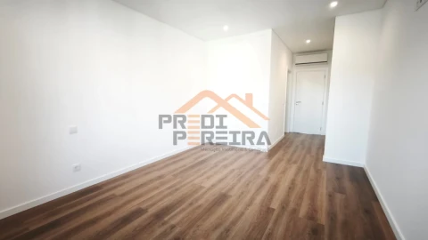 Apartamento T4 para Venda em Ramada e Caneças