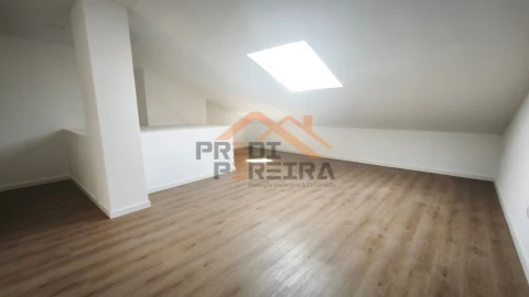 Apartamento T4 para Venda em Ramada e Caneças