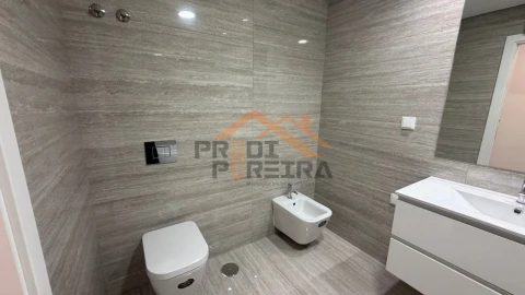 Apartamento T4 para Venda em Ramada e Caneças