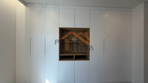 Apartamento T4 para Venda em Ramada e Caneças
