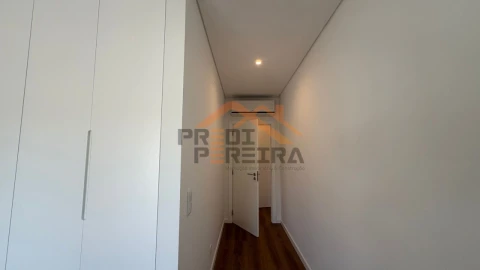 Apartamento T4 para Venda em Ramada e Caneças
