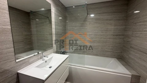 Apartamento T4 para Venda em Ramada e Caneças