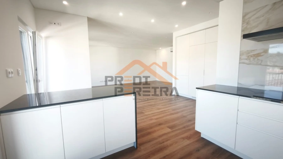 Apartamento T4 para Venda em Ramada e Caneças Foto 5