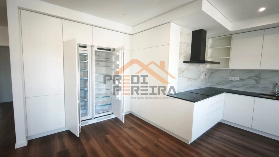 Apartamento T4 para Venda em Ramada e Caneças Foto 4