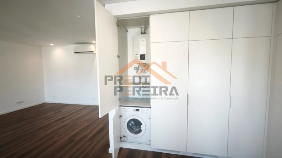 Apartamento T4 para Venda em Ramada e Caneças Foto 9