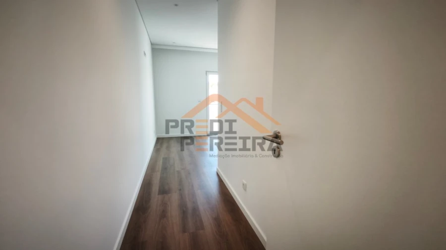 Apartamento T4 para Venda em Ramada e Caneças Foto 15
