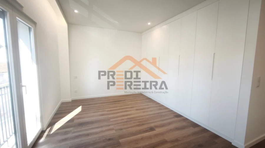 Apartamento T4 para Venda em Ramada e Caneças Foto 21
