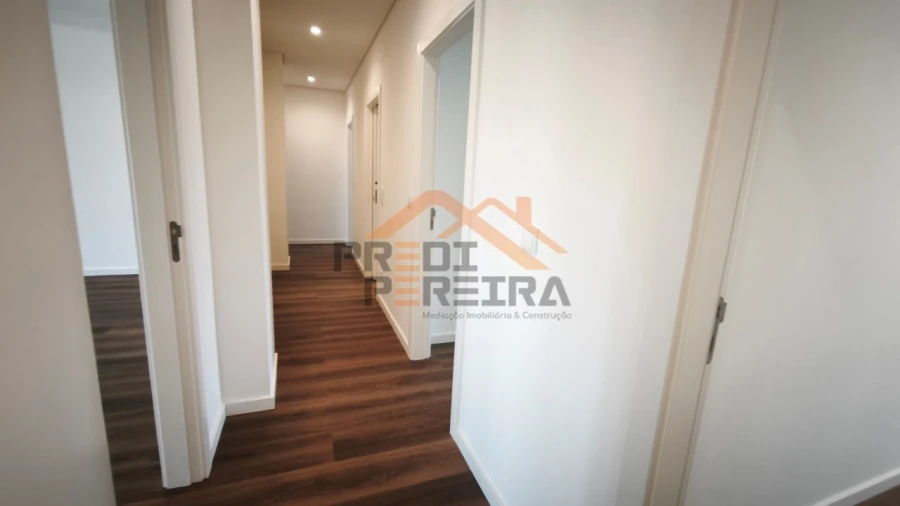 Apartamento T4 para Venda em Ramada e Caneças Foto 22