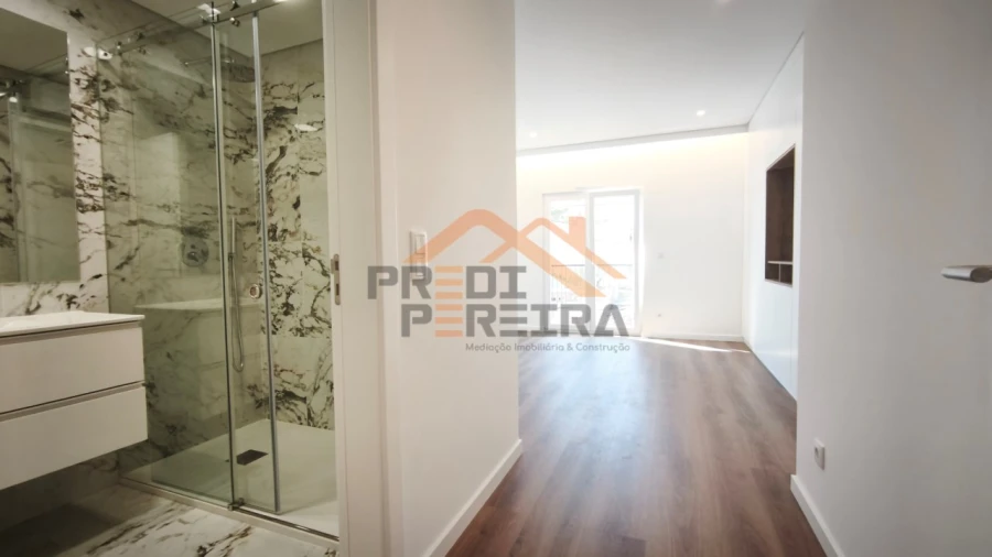 Apartamento T4 para Venda em Ramada e Caneças Foto 26