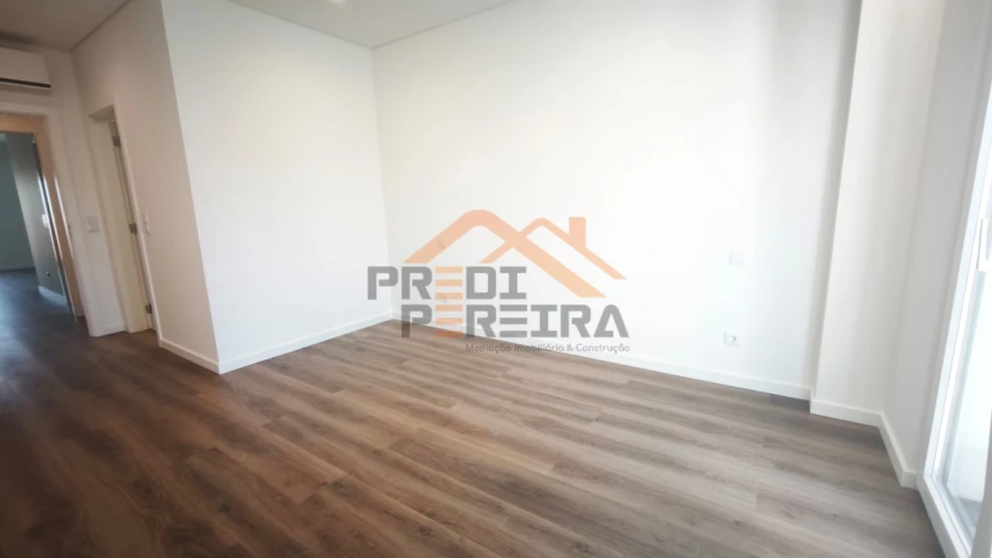 Apartamento T4 para Venda em Ramada e Caneças Foto 28
