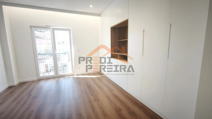 Apartamento T4 para Venda em Ramada e Caneças Foto 29