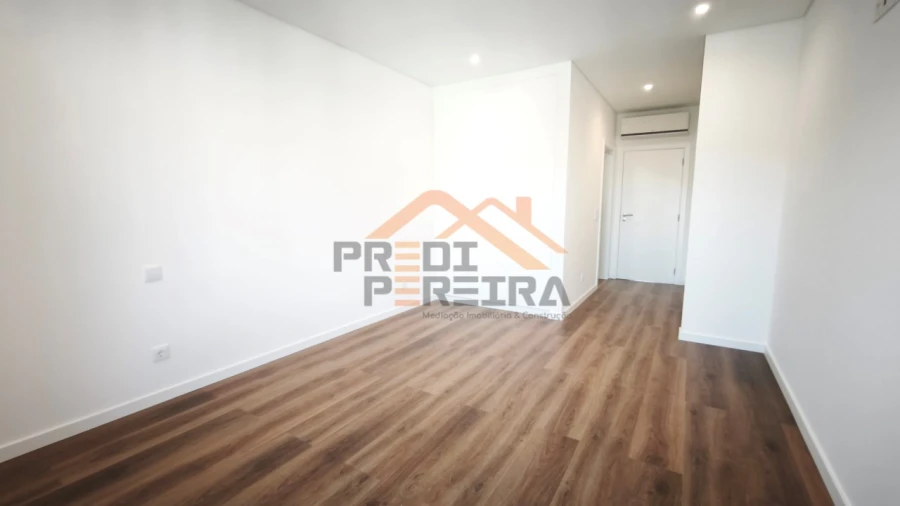 Apartamento T4 para Venda em Ramada e Caneças Foto 34