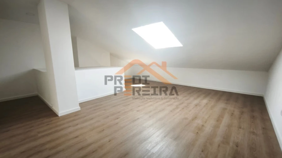 Apartamento T4 para Venda em Ramada e Caneças Foto 36