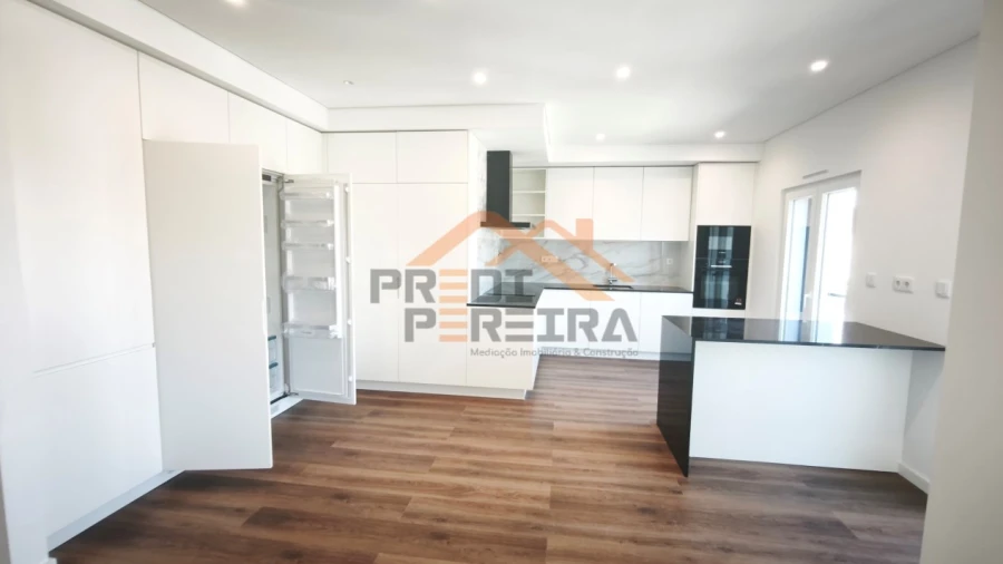 Apartamento T4 para Venda em Ramada e Caneças