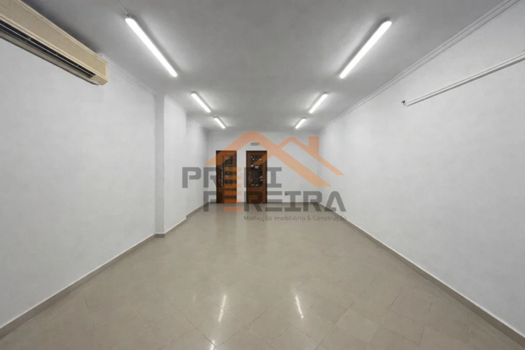 Armazém para Venda em Odivelas Foto 1