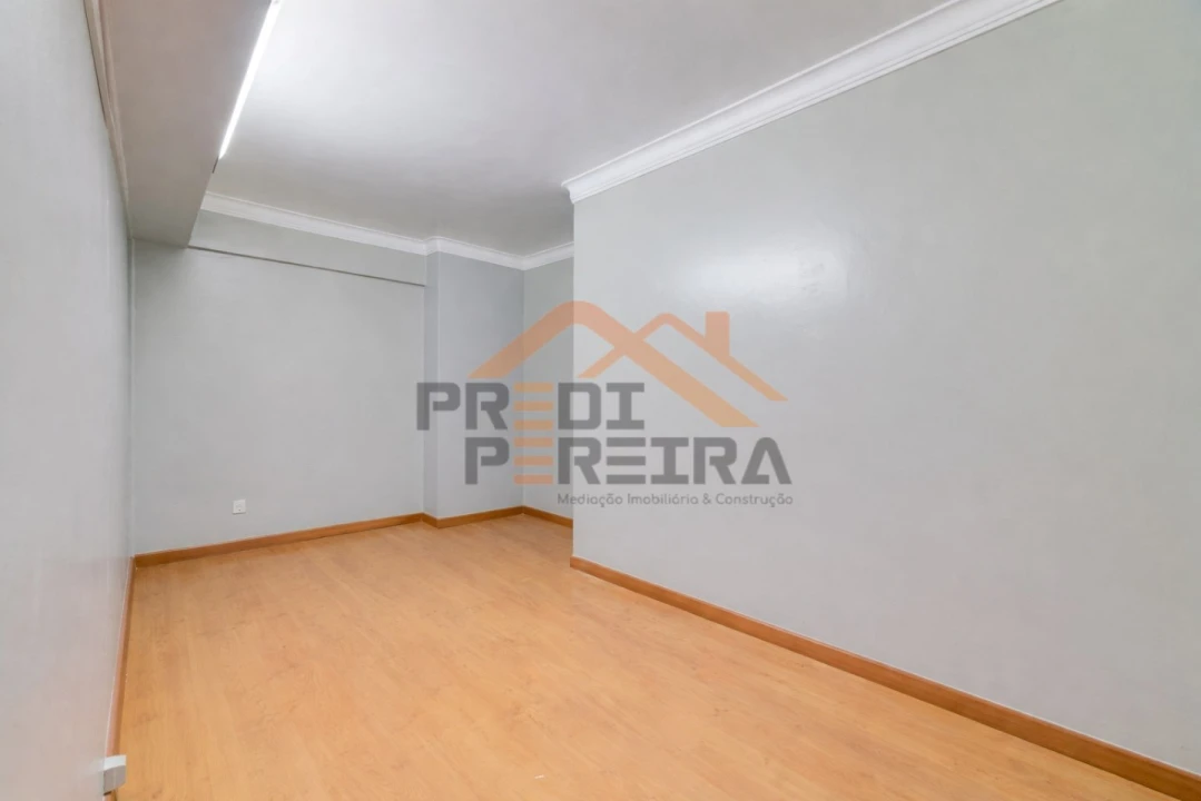 Armazém para Venda em Odivelas Foto 12