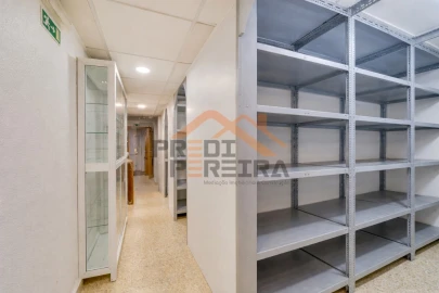 Armazém para Venda em Odivelas