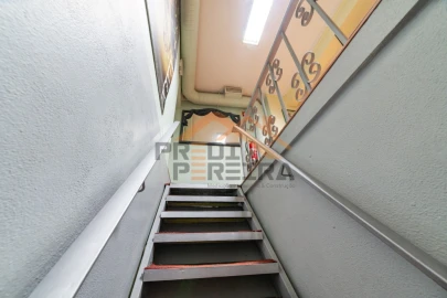 Armazém para Venda em Odivelas