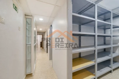 Armazém para Venda em Odivelas