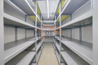 Armazém para Venda em Odivelas