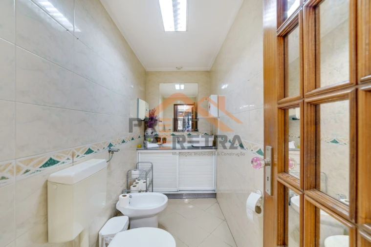 Armazém para Venda em Odivelas Foto 3