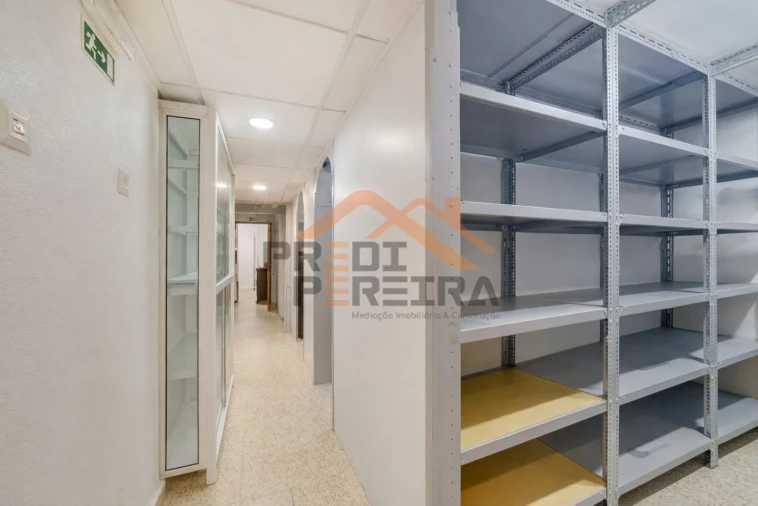 Armazém para Venda em Odivelas Foto 11