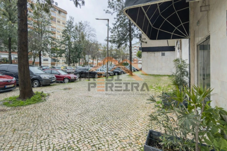 Armazém para Venda em Odivelas Foto 17