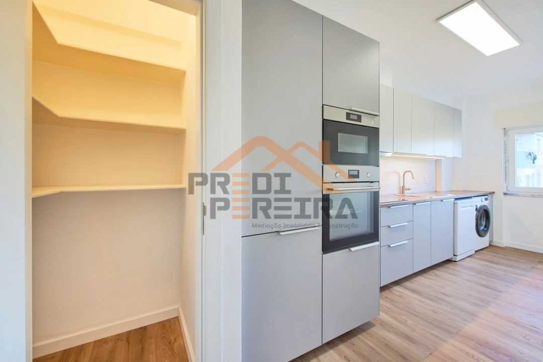 Apartamento T3 para Venda em Odivelas Foto 2