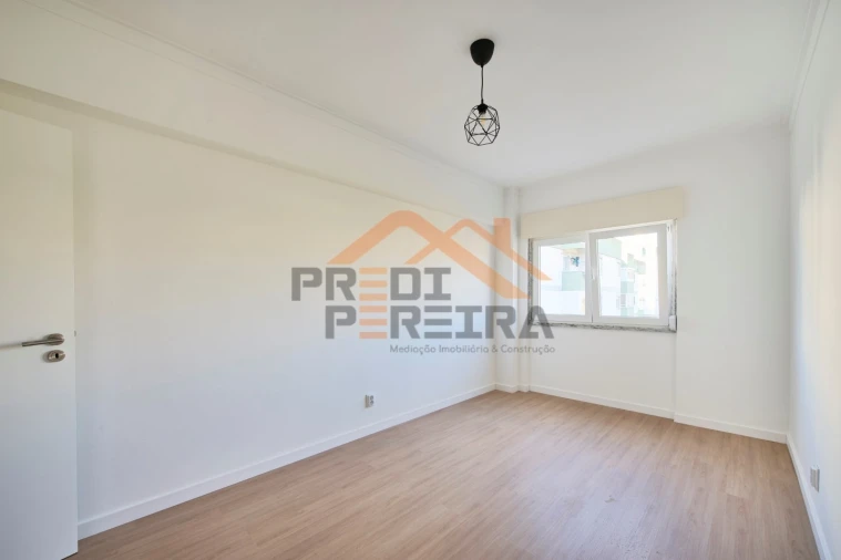 Apartamento T3 para Venda em Odivelas Foto 14