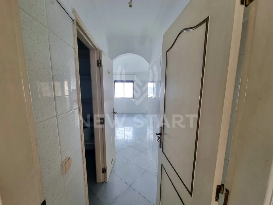 Apartamento T3 para Venda em Olhão Foto 9