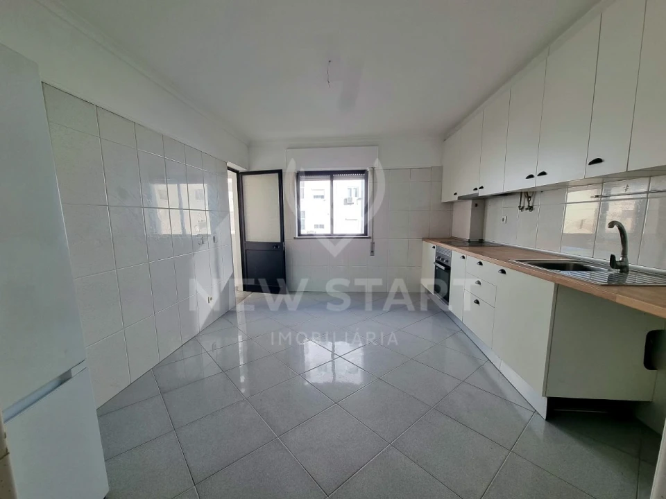 Apartamento T3 para Venda em Olhão Foto 11